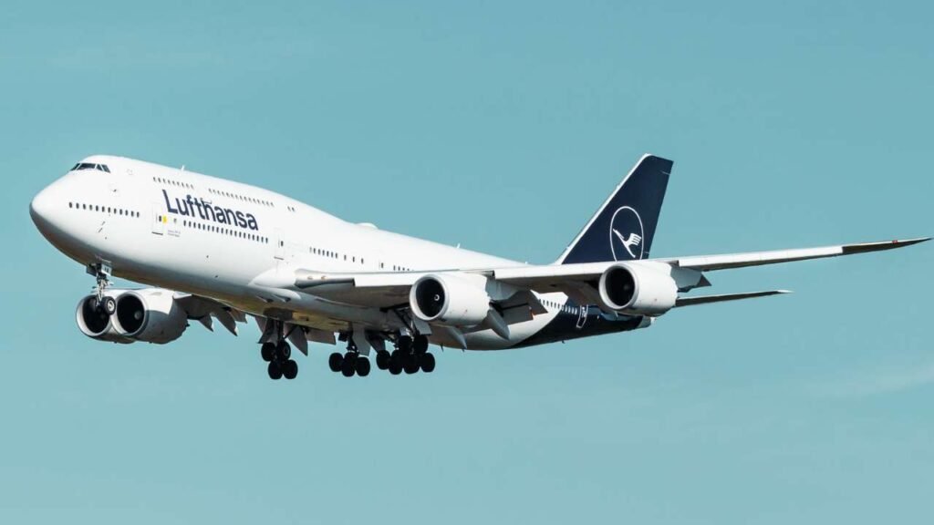 Lufthansa to Cut 4,000 Jobs by 2030 Amid Digital Push